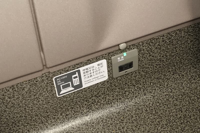 新幹線 N700Aのコンセント