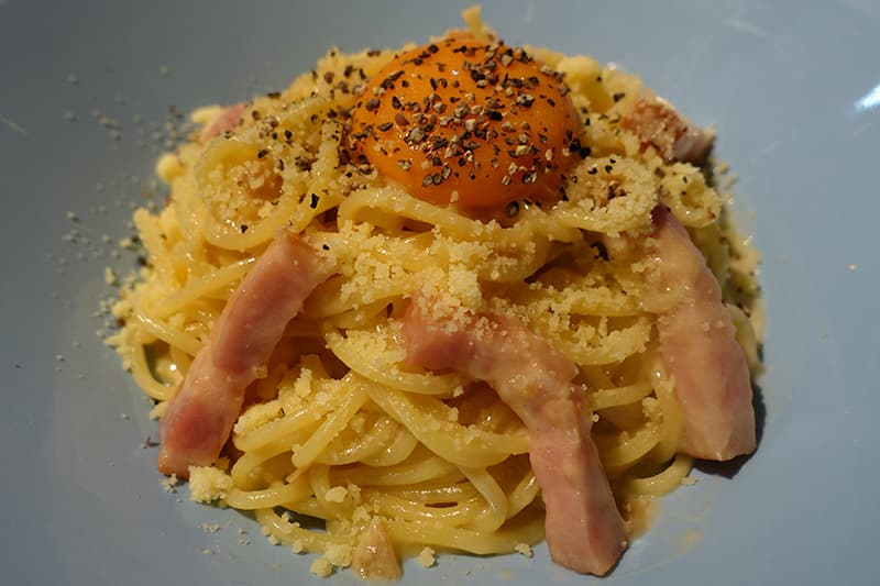 新大阪駅のドリップエックスカフェのカルボナーラ
