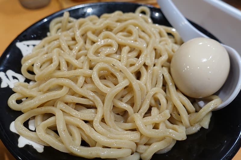 六厘舎の特製つけめんの麺
