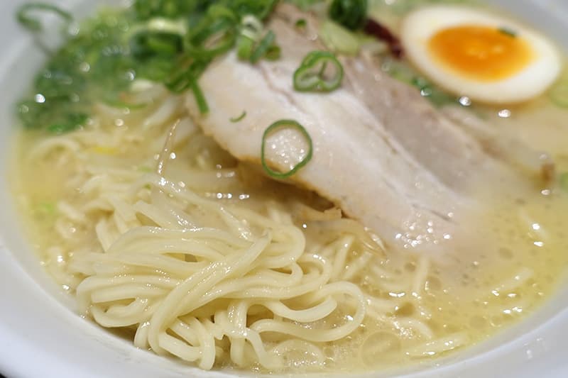 皇蘭 アルデ新大阪店の鶏白湯ラーメン