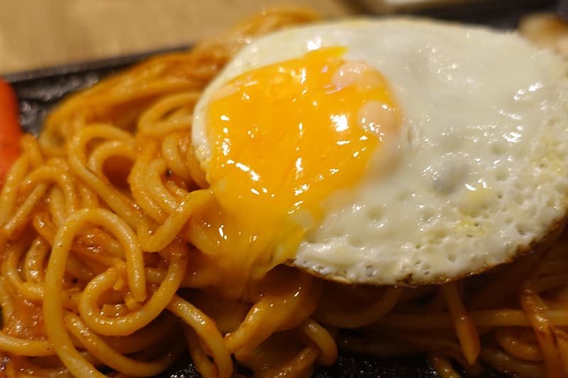 ローマ軒 アルデ新大阪店の大阪ナポリタン目玉焼きトッピング