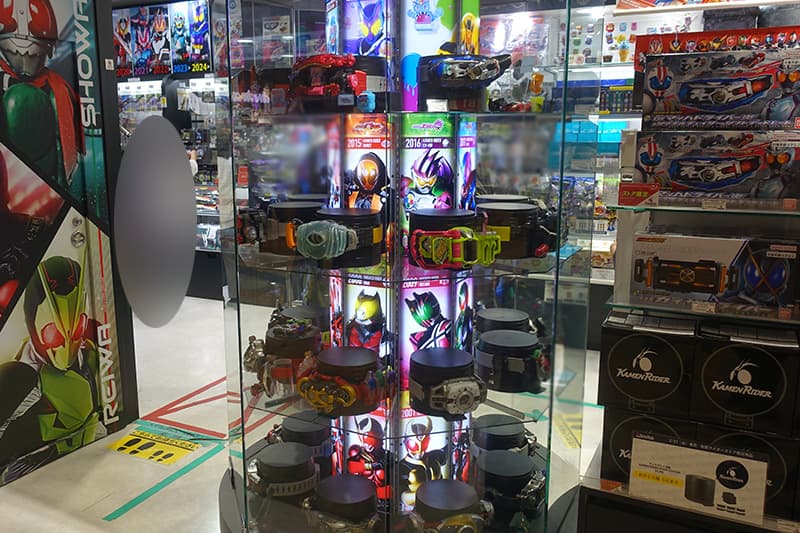 仮面ライダーストア東京の変身ベルトの展示