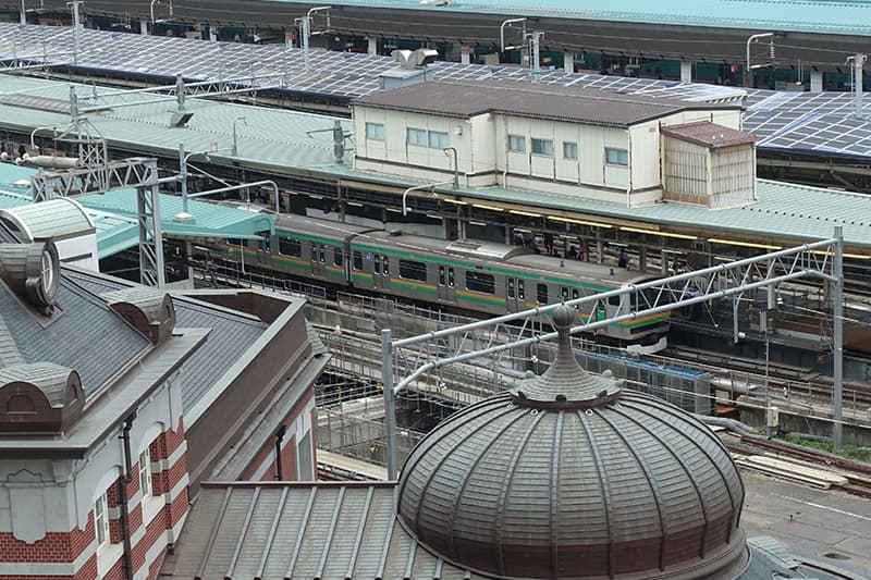KITTEガーデンから見えるJR在来線