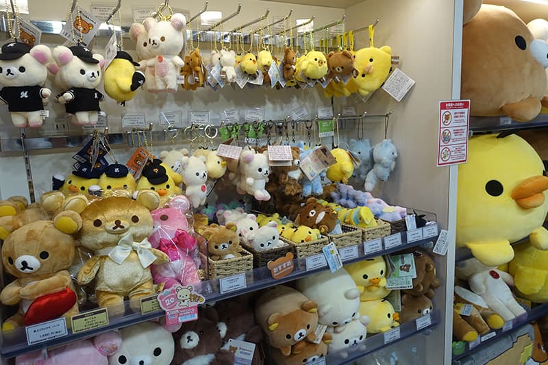 リラックマストア東京駅店のぬいぐるみ