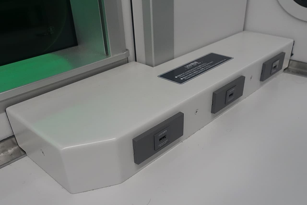 大阪メトロの400系電車のコンセント