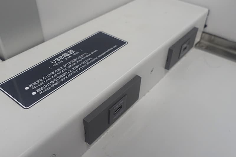 大阪メトロの400系電車のコンセント