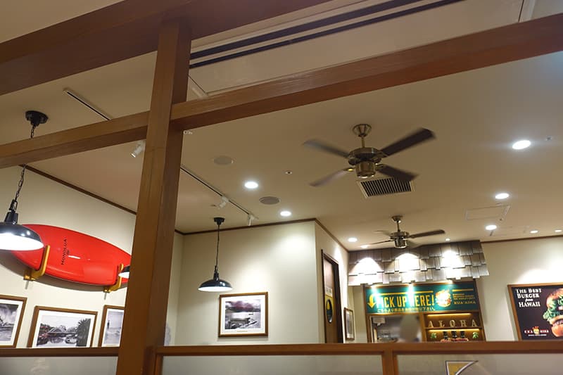 クアアイナ ルクア大阪店の店内