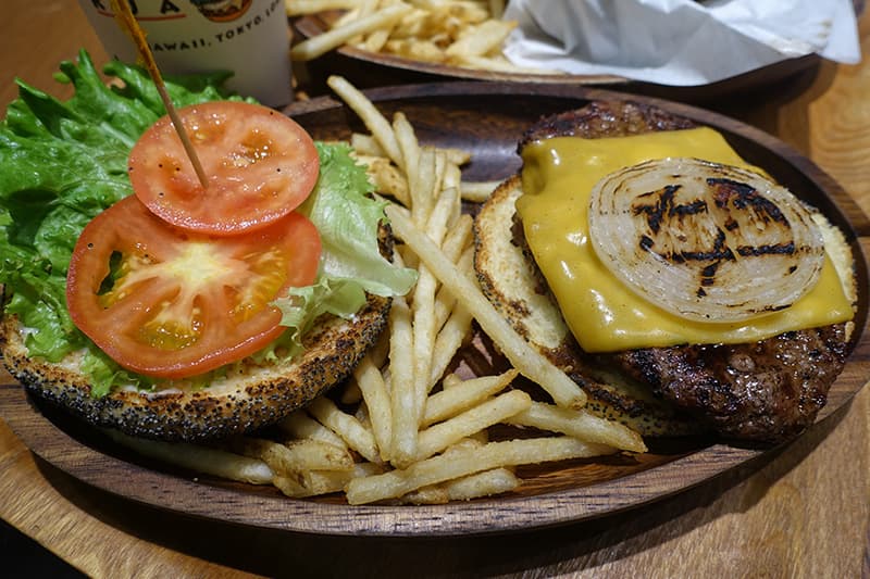 クアアイナのチーズバーガー