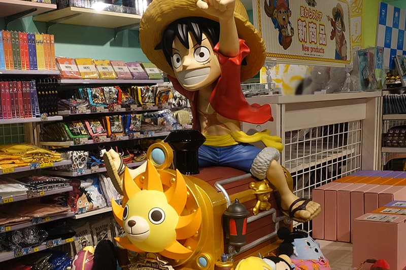 ONE PIECE 麦わらストア 東京駅店のオブジェ