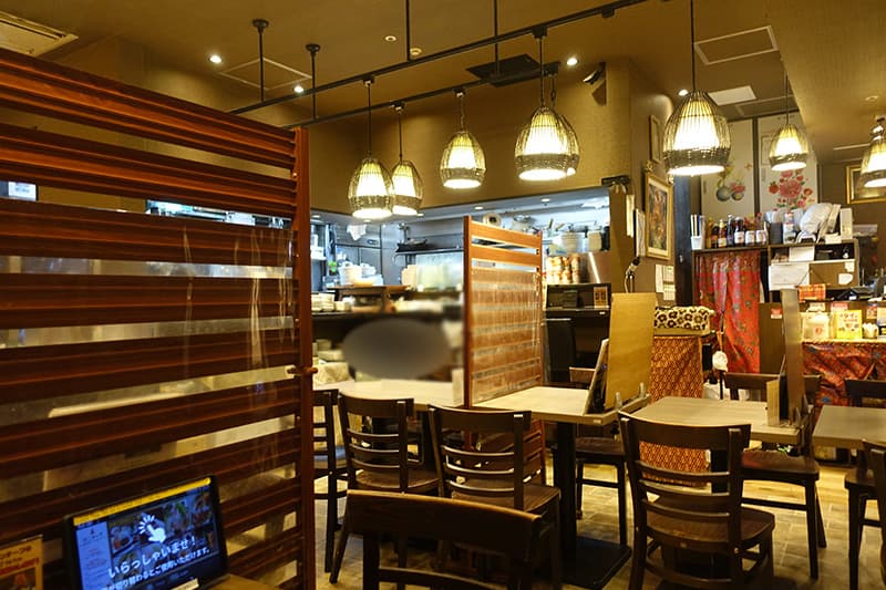 クンテープ ルクア大阪店の店内