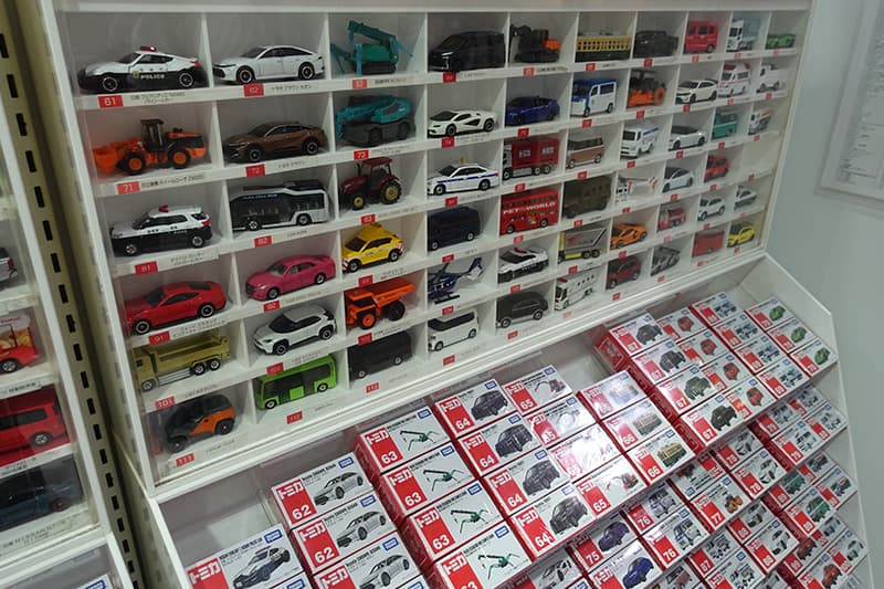 トミカショップ大阪店のトミカ