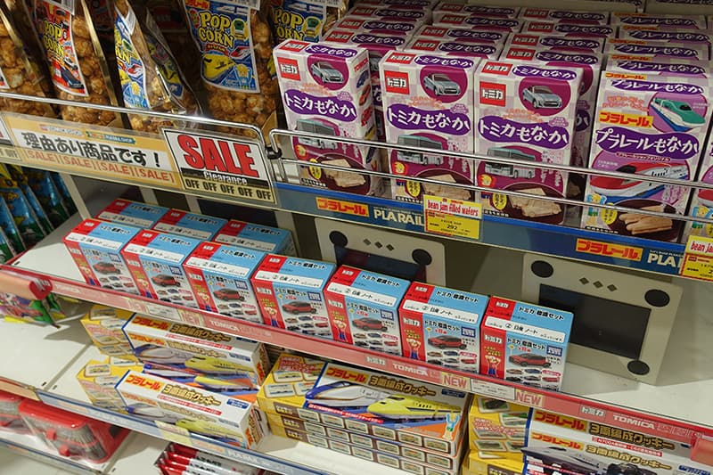 トミカ・プラレールショップ大阪店のお菓子