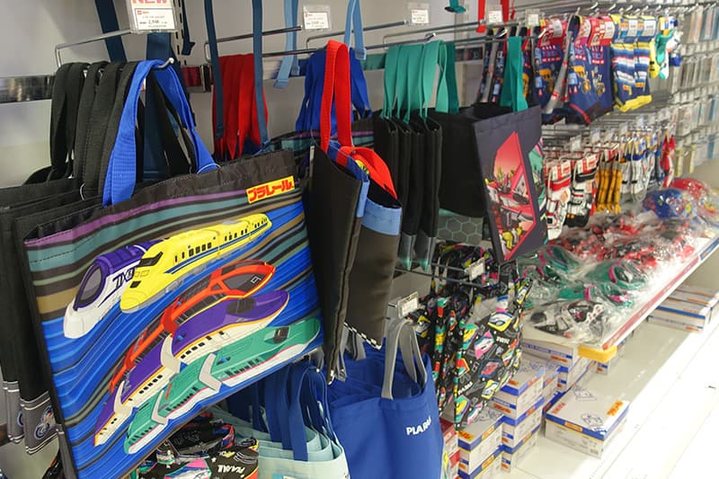 トミカ・プラレールショップ大阪店の子供服