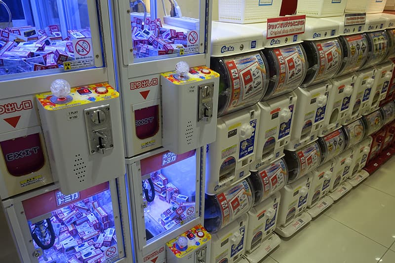 トミカ・プラレールショップ大阪店のガチャガチャ