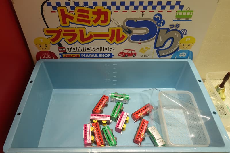 トミカ・プラレールショップ大阪店のトミカプラレールつり