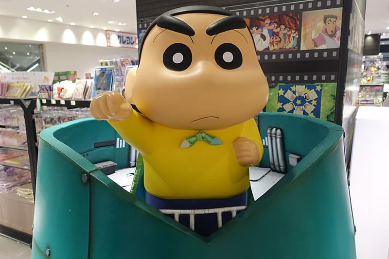 クレヨンしんちゃん シネマパレードツアー大丸梅田のオブジェ
