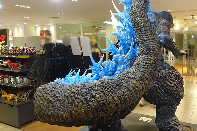 ゴジラストアUmedaのゴジラ2023 熱線放射バージョン
