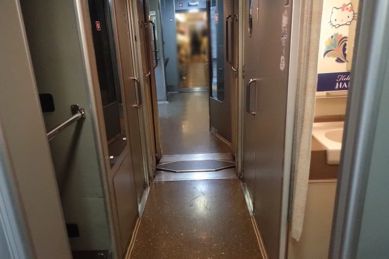 ハローキティ はるかの車内