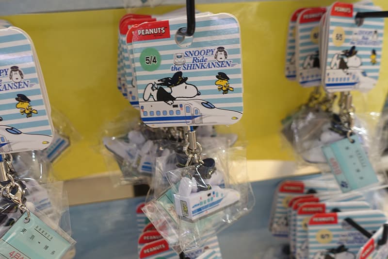 新幹線とスヌーピーのバースデーストラップ