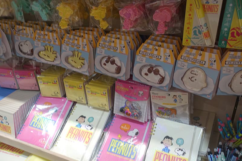 スヌーピータウンミニの東京駅のグッズ