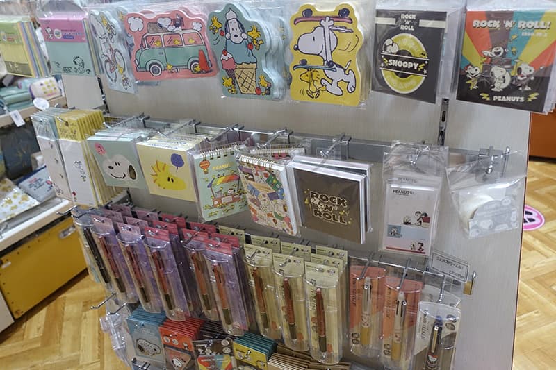 スヌーピータウンミニの東京駅のグッズ