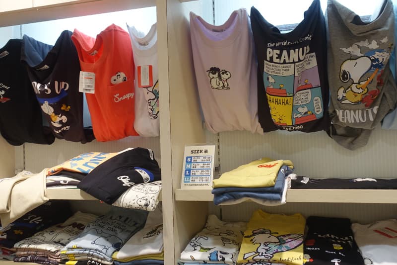 スヌーピータウンミニの東京駅のTシャツ