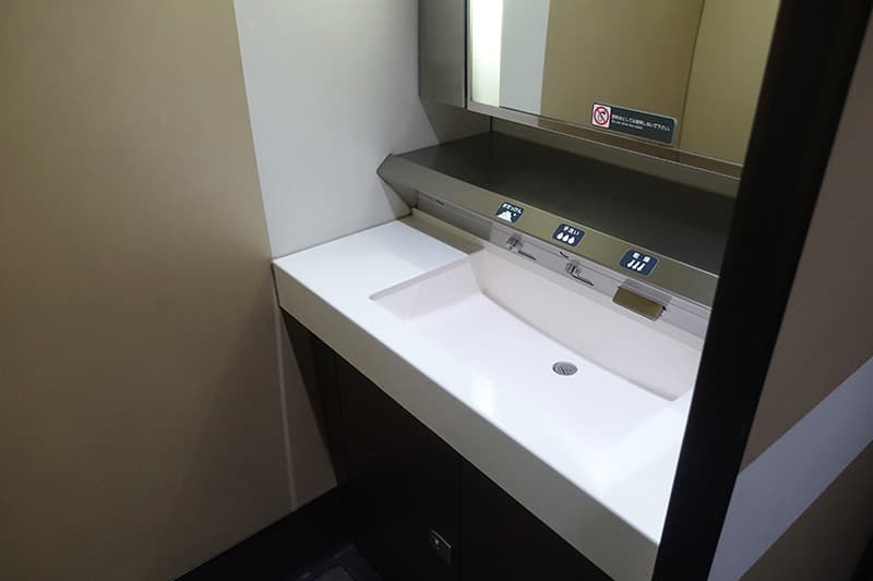 新幹線 E6系の洗面台