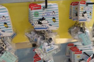 東京駅のスヌーピータウンミニ：限定グッズやお土産が盛りだくさん | 得旅レールウェイ